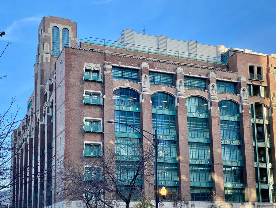 Lakeside Technology Center, Чикаго (США). Площадь – более 100 тыс. кв. метров. Мощность – 100 мегаватт (МВт).